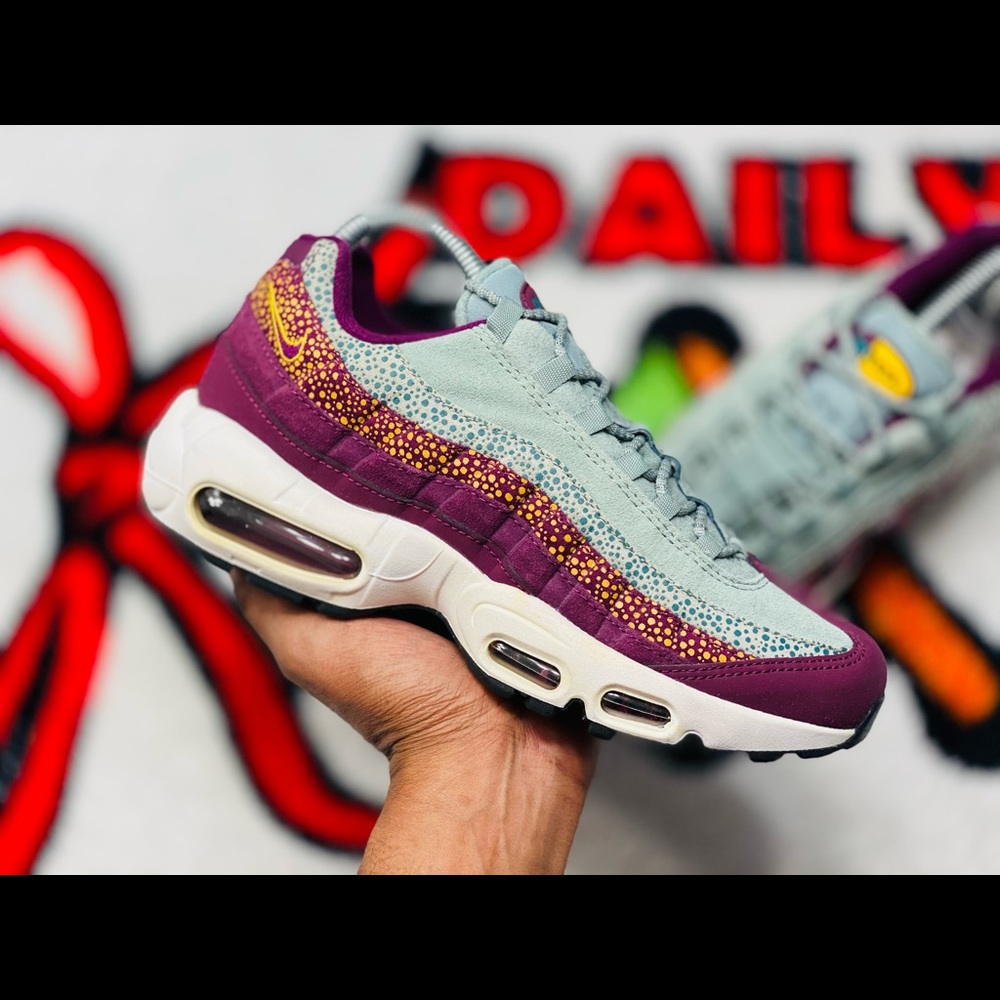 807443-601 Wmns Nike Air Max 95 Premium Bordeaux Yellow sz7